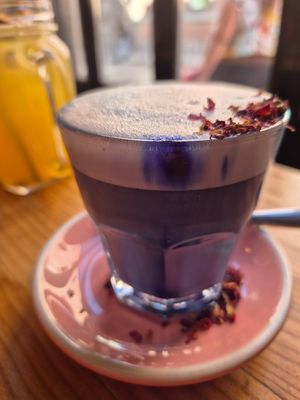 Lovely spirulina latte at Frutas Prohibidas in Madrid