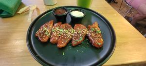 Alitas de pollo at Frutas Prohibidas in Madrid