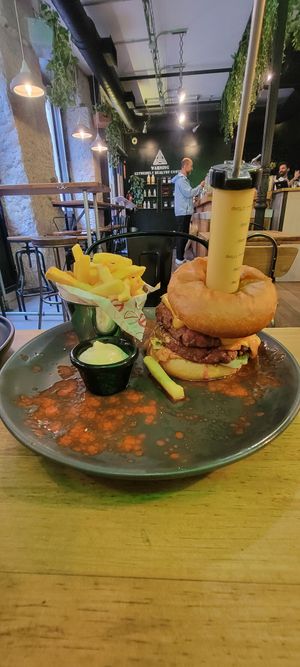 Doble vegan burger at Frutas Prohibidas in Madrid