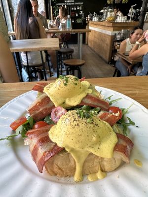 Huevos benedictinos   at Frutas Prohibidas in Madrid