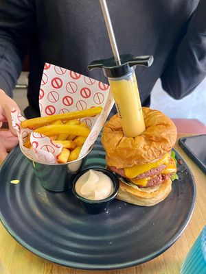 Veganía Burger (with cheese injection) at Frutas Prohibidas in Madrid