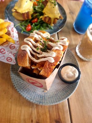 Sando pollo frito. at Frutas Prohibidas in Madrid