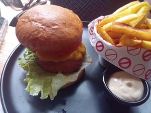 Burger Vegaina at Frutas Prohibidas in Madrid