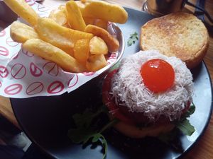 Burger de trufa at Frutas Prohibidas in Madrid