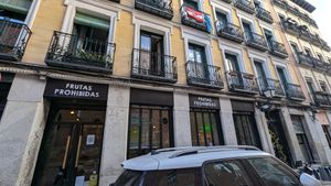 The restaurant from the street at Frutas Prohibidas in Madrid