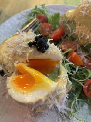 Huevos Benedict   at Frutas Prohibidas in Madrid