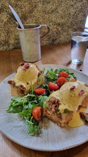 Eggs benedict with pork belly and bacon at Frutas Prohibidas in Madrid