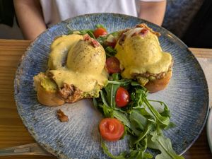 Pulled pork benedict at Frutas Prohibidas in Madrid
