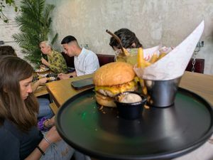 Vegan burg at Frutas Prohibidas in Madrid