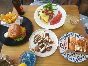 Muy buena presentación y el sabor de los platos muy muy bueno. Los postres riquísimos at Frutas Prohibidas in Madrid