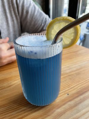 Lemonade with spirulina   at Frutas Prohibidas in Madrid