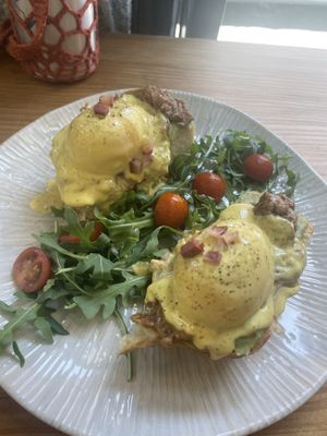 Pulled pork benedicts  at Frutas Prohibidas in Madrid