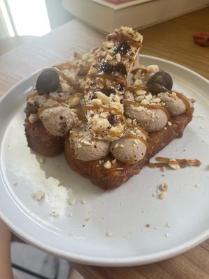 Golden toastt  at Frutas Prohibidas in Madrid