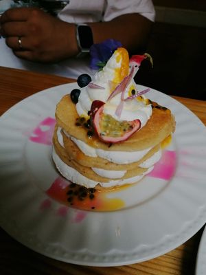 Alice in Wonderland pancakes at Frutas Prohibidas in Madrid