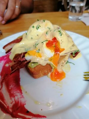 Genesis Benedict Eggs at Frutas Prohibidas in Madrid