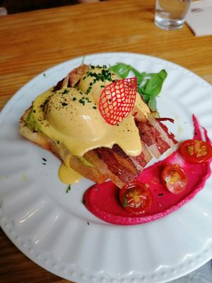 Genesis eggs Benedict at Frutas Prohibidas in Madrid