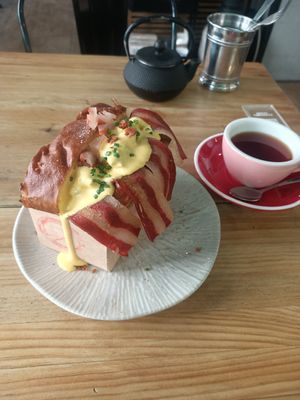 Second breakfast was also excellent. Mushroom based 'bacon' and scrambled tofu 'eggs'. Nomnom at Frutas Prohibidas in Madrid