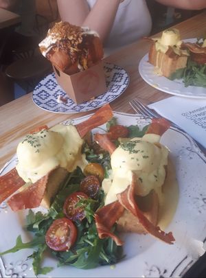 Bacon benedicts and pulled pork sandwich   at Frutas Prohibidas in Madrid