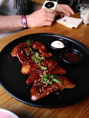 BBQ Heavenly Wings at Frutas Prohibidas in Madrid