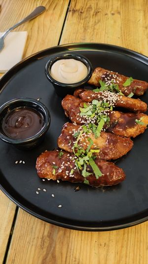 Pollo frito con barbacoa y el mejor alioli at Frutas Prohibidas in Madrid