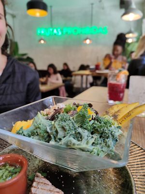 Ensalada at Frutas Prohibidas in Madrid