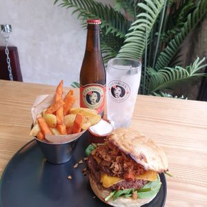 Vegan Burger at Frutas Prohibidas in Madrid