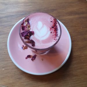 Red Velvet latte at Frutas Prohibidas in Madrid