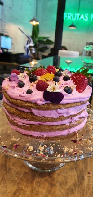 Pitaya and coconut cake at Frutas Prohibidas in Madrid