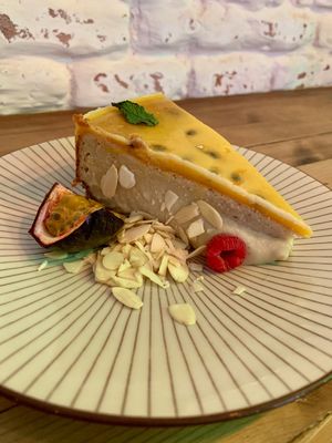 Vegan cheesecake at Frutas Prohibidas in Madrid