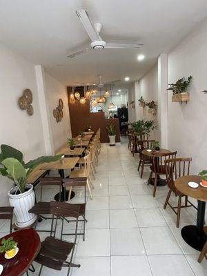 Unfortunately deserted at lunchtime   at Nâunâu in Ho Chi Minh City