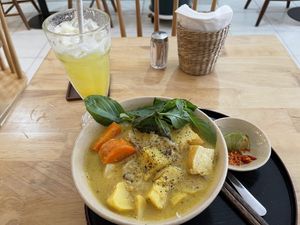 Curry soup with fresh noodles    at Nâunâu in Ho Chi Minh City