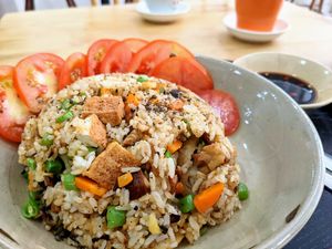 Five Color Fried Rice at Nâunâu in Ho Chi Minh City