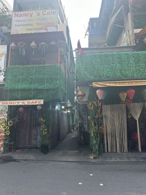Alley to the restaurant   at Nâunâu in Ho Chi Minh City