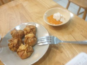 Wonton dumplings - 6/10 they too crispy and deeply fried that the flavour and texture are just dry and crunchy for the most part at Nâunâu in Ho Chi Minh City