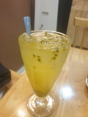 Passion fruit juice - 4/10 just felt too watery I did have it without sugar but that shouldn't make it taste like passion fruit flavoured water at Nâunâu in Ho Chi Minh City