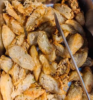 Many people love it  at Pǐn Lián SùShí 品莲素食 in Sanya