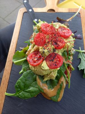 Avocado Brot at Café Gretchen in Cologne