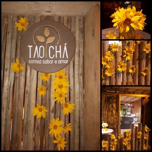 Girassóis mágicos at Tao Chá in Trancoso