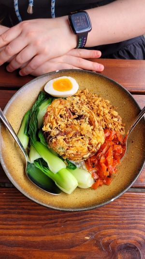 Vegane Reisbowl mit unveganem Ei at Hako Ramen - Prenzlauer Berg in Berlin