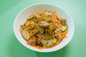 Bowl Beirut (Falafel, arroz integral, quinoa, berenjena, zanahoria, pepino, cilantro y humus) at Gokela - Centro - Maybe closed in Cartagena