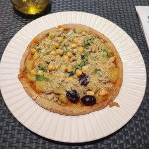 Pizza de grão de bico at Passiflora Cantina Vegetariana in Pirenopolis