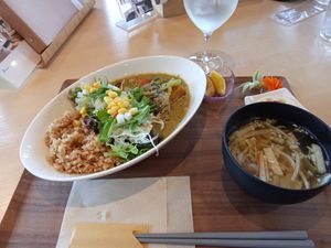 Veg curry and local wine at Shiba Mama No O Mise in Yamagata