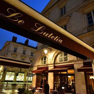 Vue extérieure nuit at Le Lutetia in Orleans