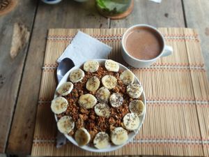 Yoghurt with granola and fruits at Café Coral in Cahuita