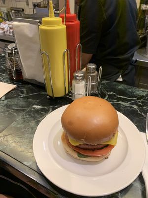 Mmmm at Holiday Vegan Diner in Paris