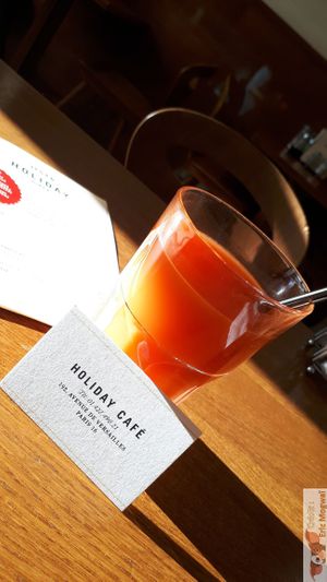 Organic juice at Holiday Vegan Diner in Paris