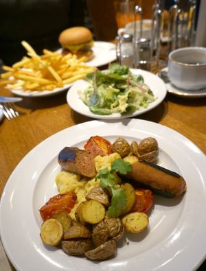 Brunch (part 2) at Holiday Vegan Diner in Paris