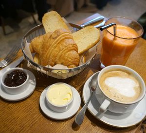 Brunch (part 1) at Holiday Vegan Diner in Paris
