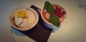 Vegan crumble & ice-cream at Fellinis in Ambleside