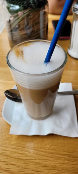 Veganer Latte Macchiato at California Bean in Munich